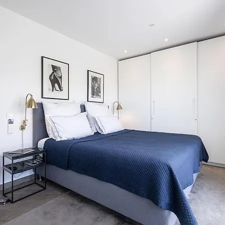 Outstanding Rooftop 4 Bed Sea Views *