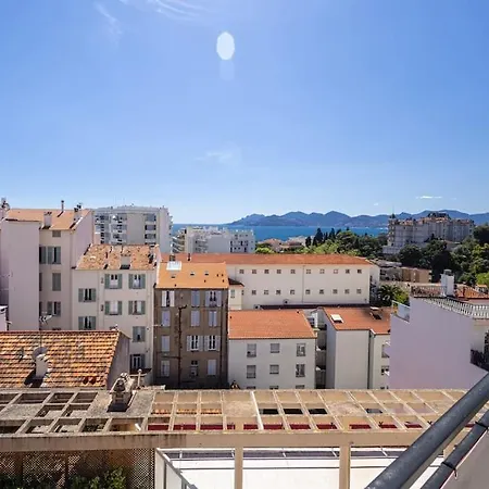 Outstanding Rooftop 4 Bed Sea Views
