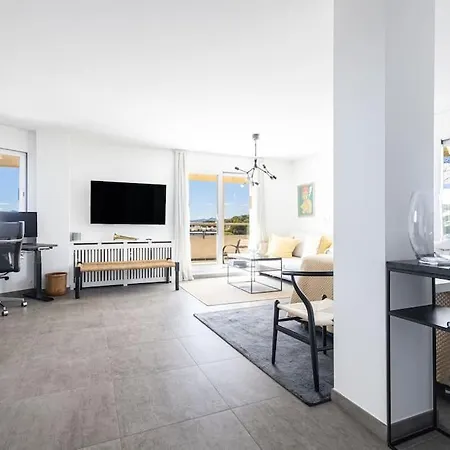 Outstanding Rooftop 4 Bed Sea Views *