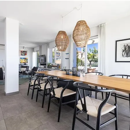 Outstanding Rooftop 4 Bed Sea Views