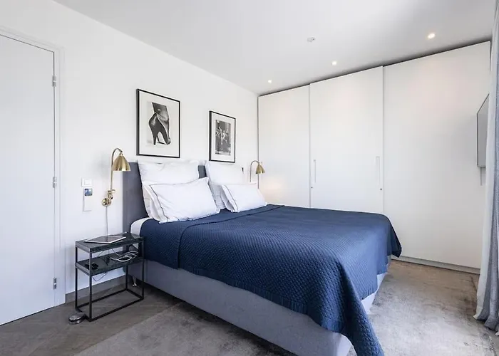 Outstanding Rooftop 4 Bed Sea Views *