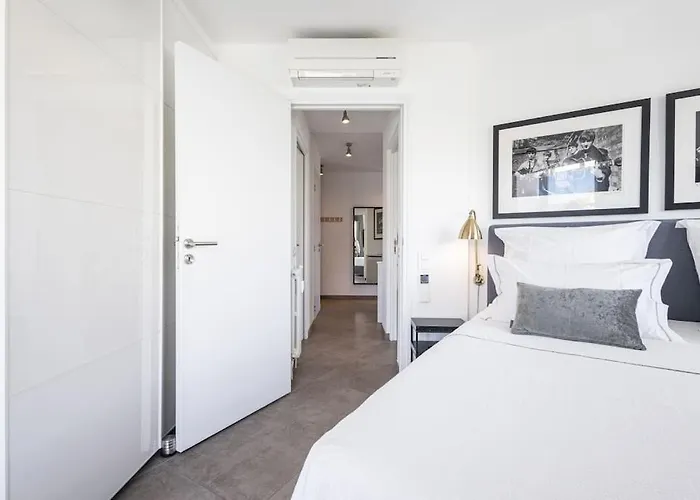 Outstanding Rooftop 4 Bed Sea Views