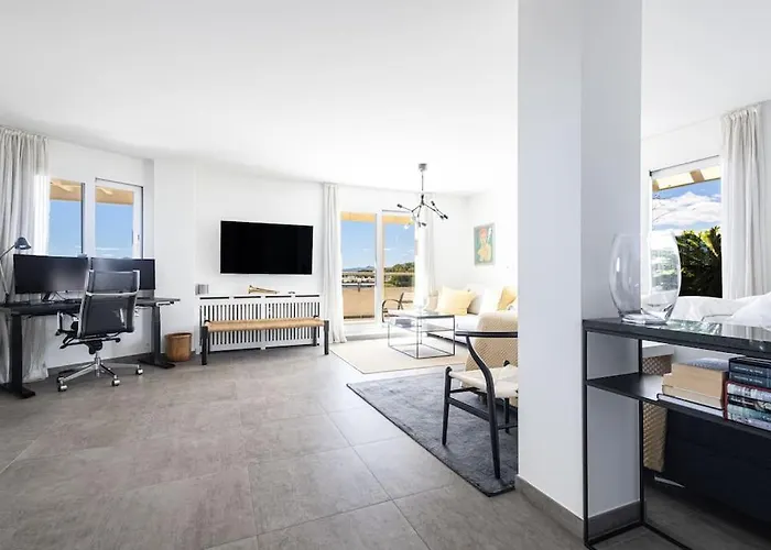 Outstanding Rooftop 4 Bed Sea Views *