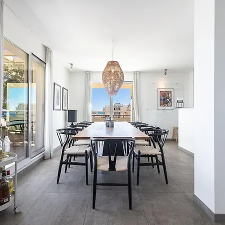 Outstanding Rooftop 4 Bed Sea Views *