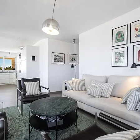 Outstanding Rooftop 4 Bed Sea Views